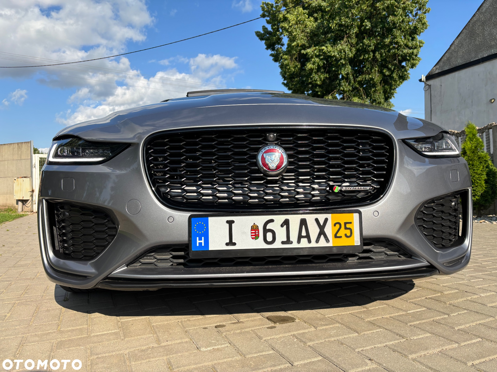 Jaguar XE 2.0 P250 R-Dynamic Black - 3
