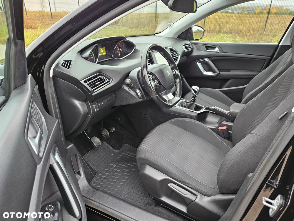 Peugeot 308 SW 1.6 BlueHDi Allure S&S - 11