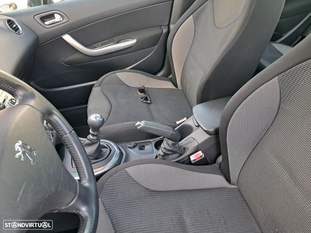 Peugeot 308 1.6 HDi Executive - 17