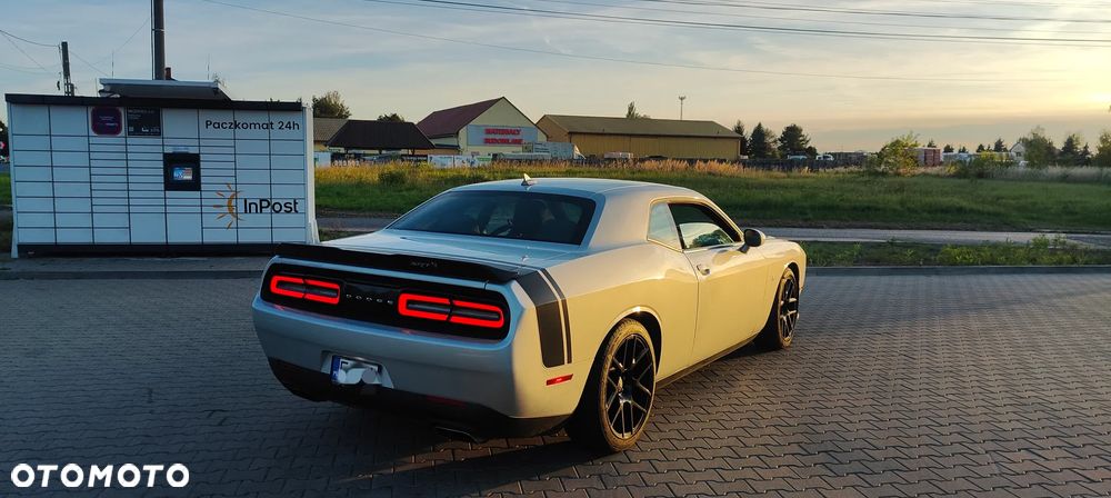 Dodge Challenger - 7