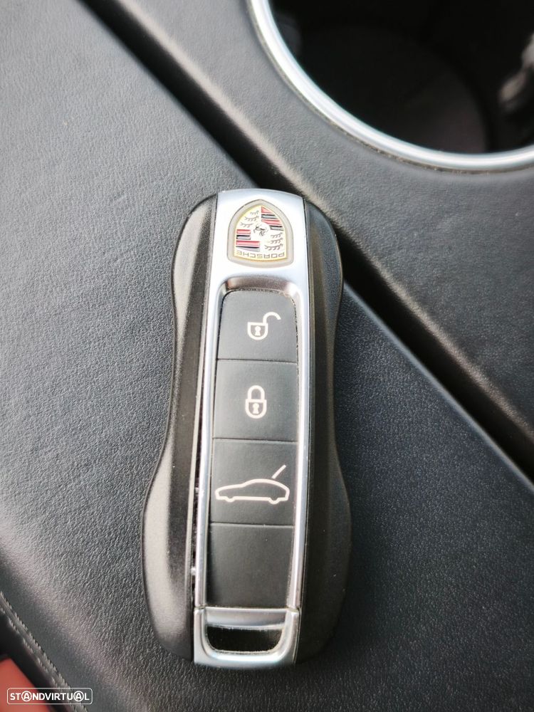 Porsche Panamera 4 E-Hybrid - 28