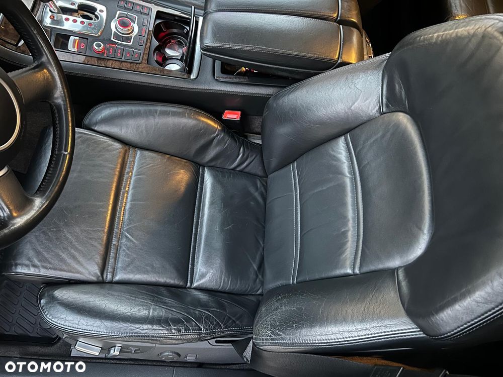 Audi A8 4.2 Quattro - 35