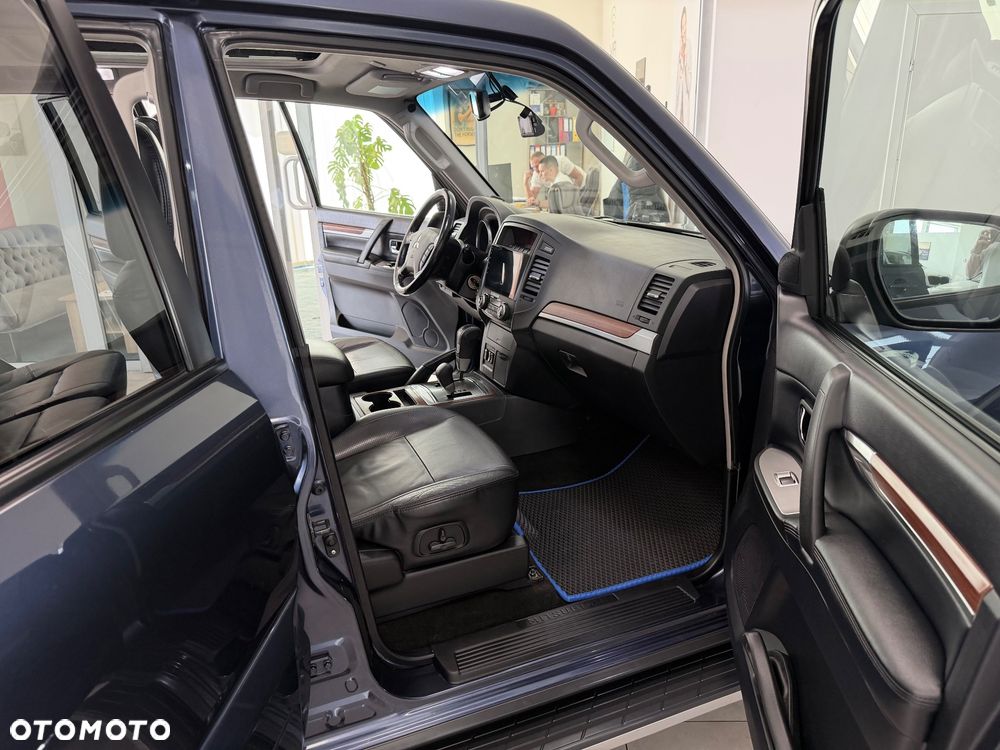Mitsubishi Pajero - 27