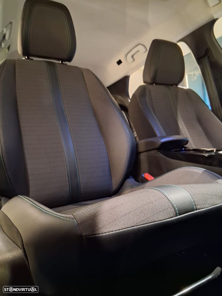 Peugeot 2008 1.5 BlueHDi Allure Pack - 27