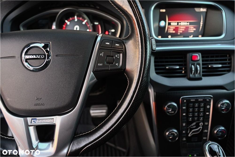 Volvo V40 D3 Geartronic RDesign - 21