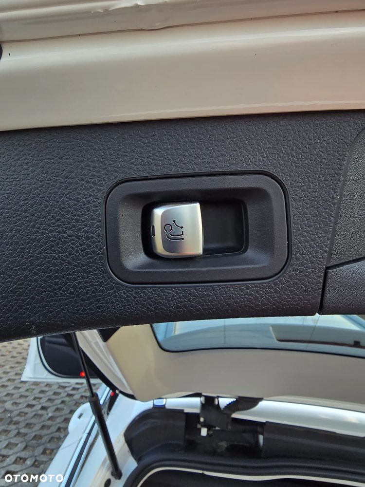Mercedes-Benz Klasa C 220 d 4MATIC 9G-TRONIC - 13
