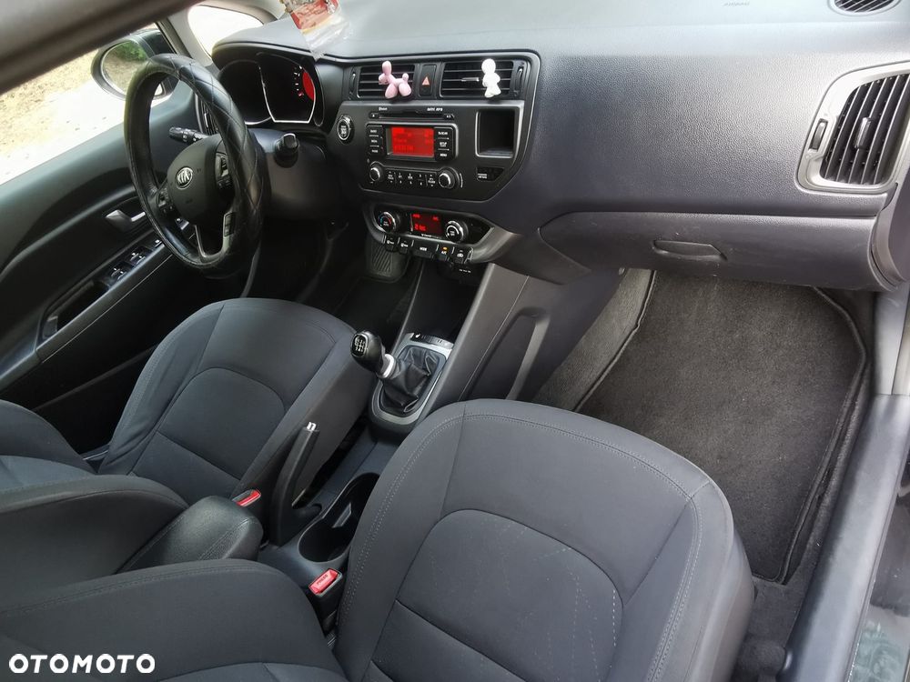 Kia Rio - 5