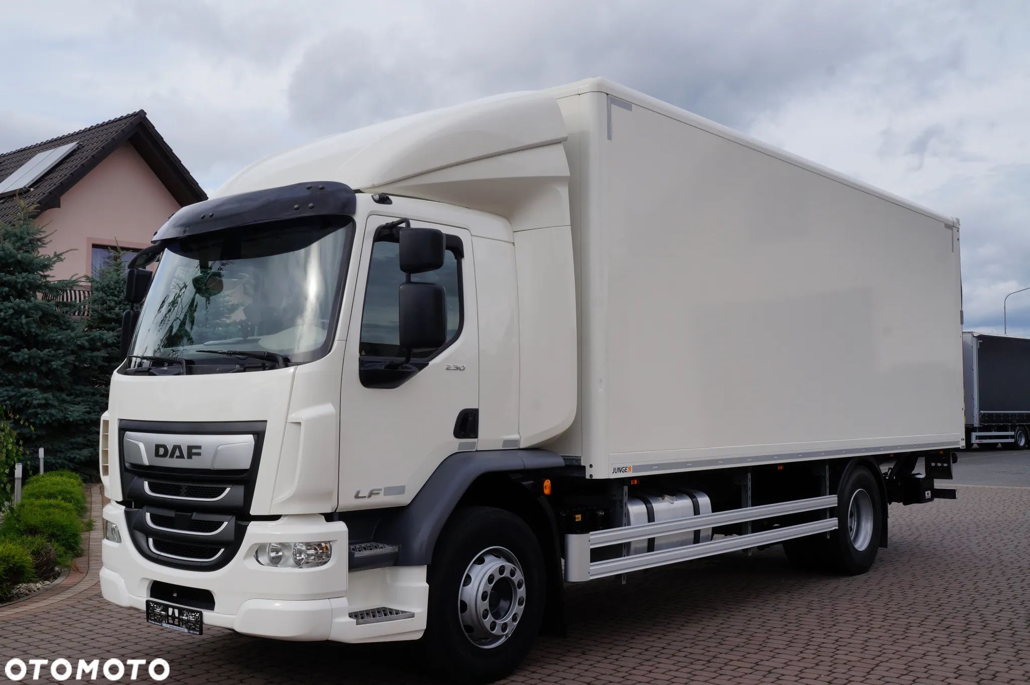 DAF LF 230 18 TON EURO 6 KONTENER 18 PALET ŁAD. 9800 KG WINDA TGM - 1