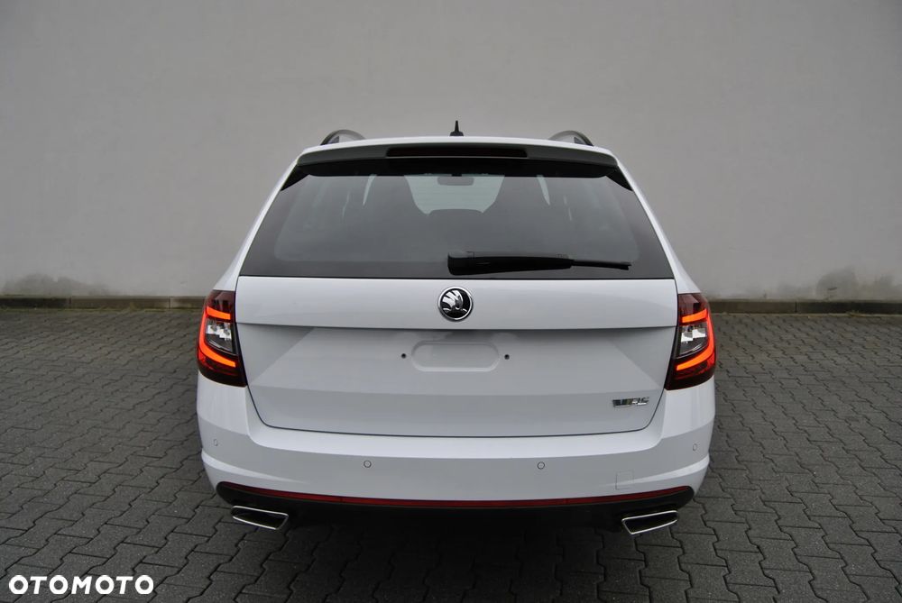 Skoda Octavia Combi 2.0 TDI DSG RS - 16