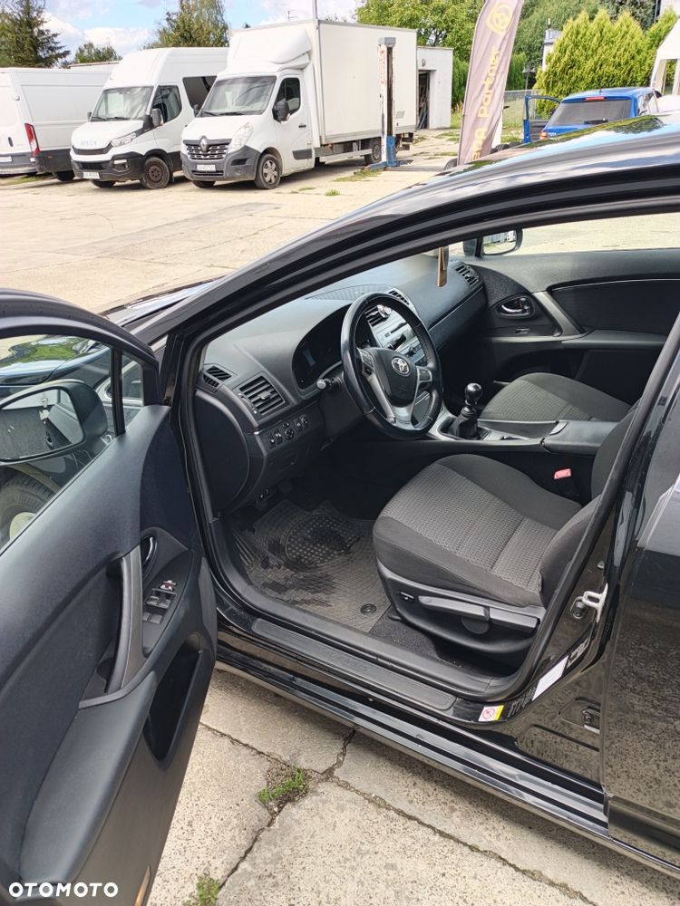 Toyota Avensis - 8