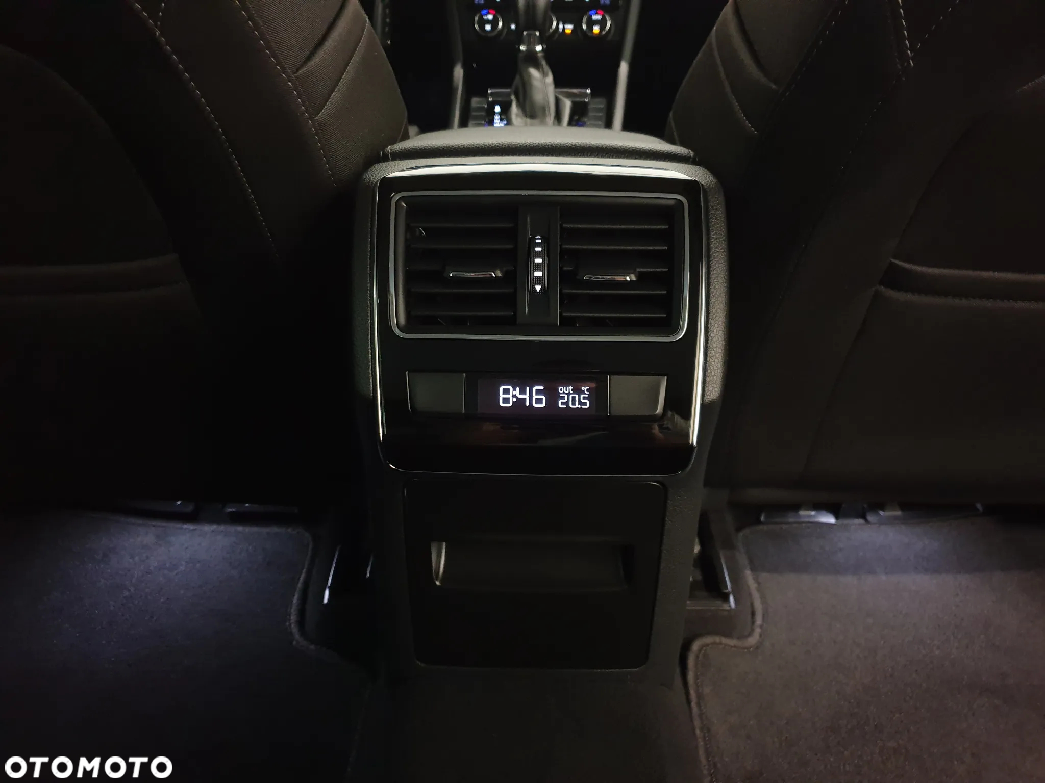 Skoda Superb 2.0 TDI Sportline DSG - 28