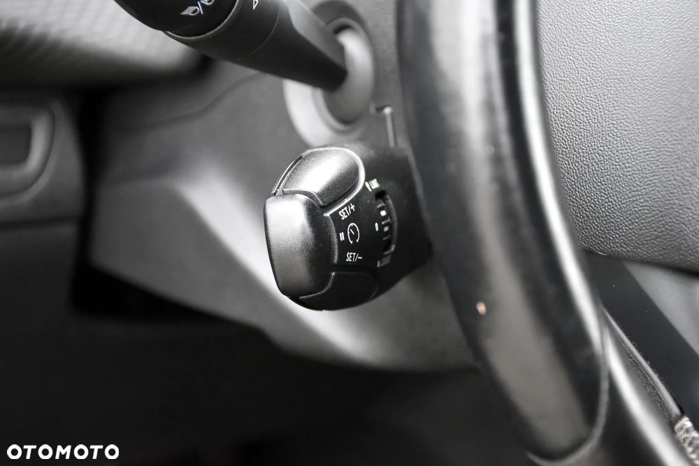 Peugeot 208 - 23