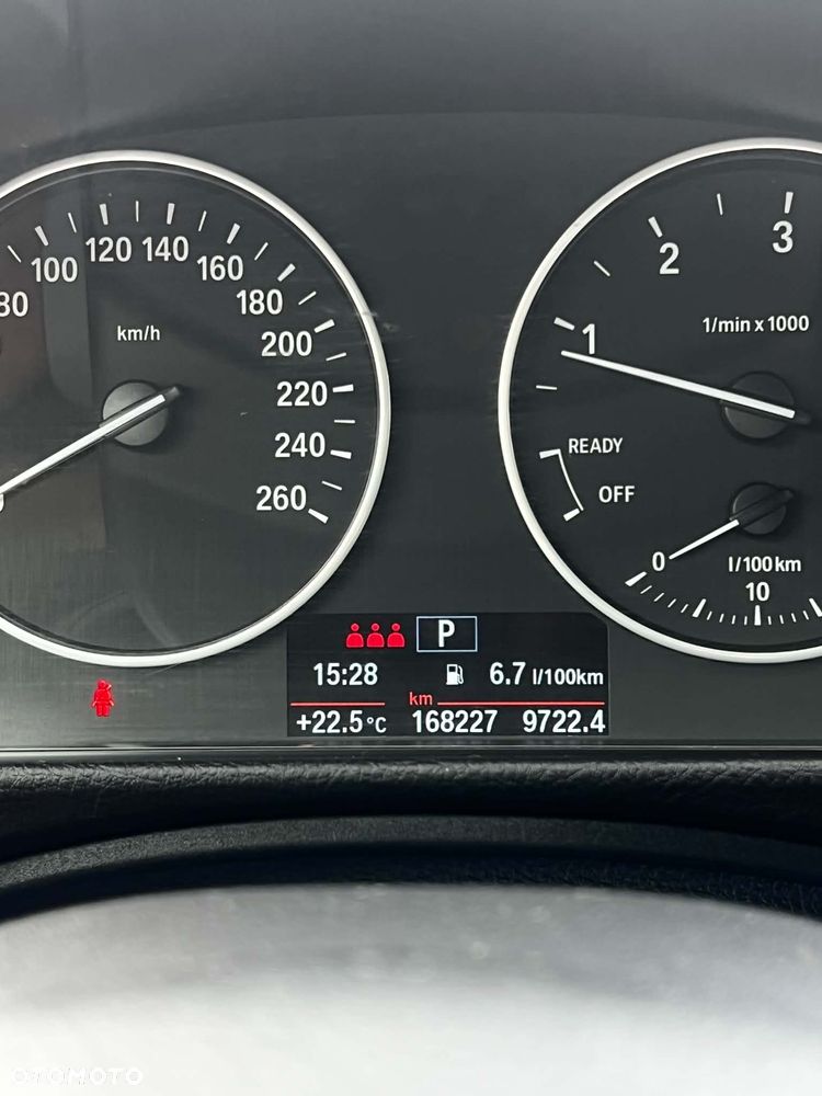 BMW Seria 3 318d Luxury Line - 34