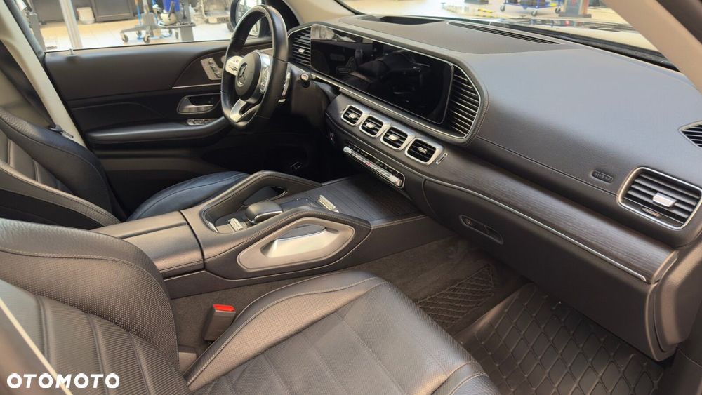 Mercedes-Benz GLS - 22