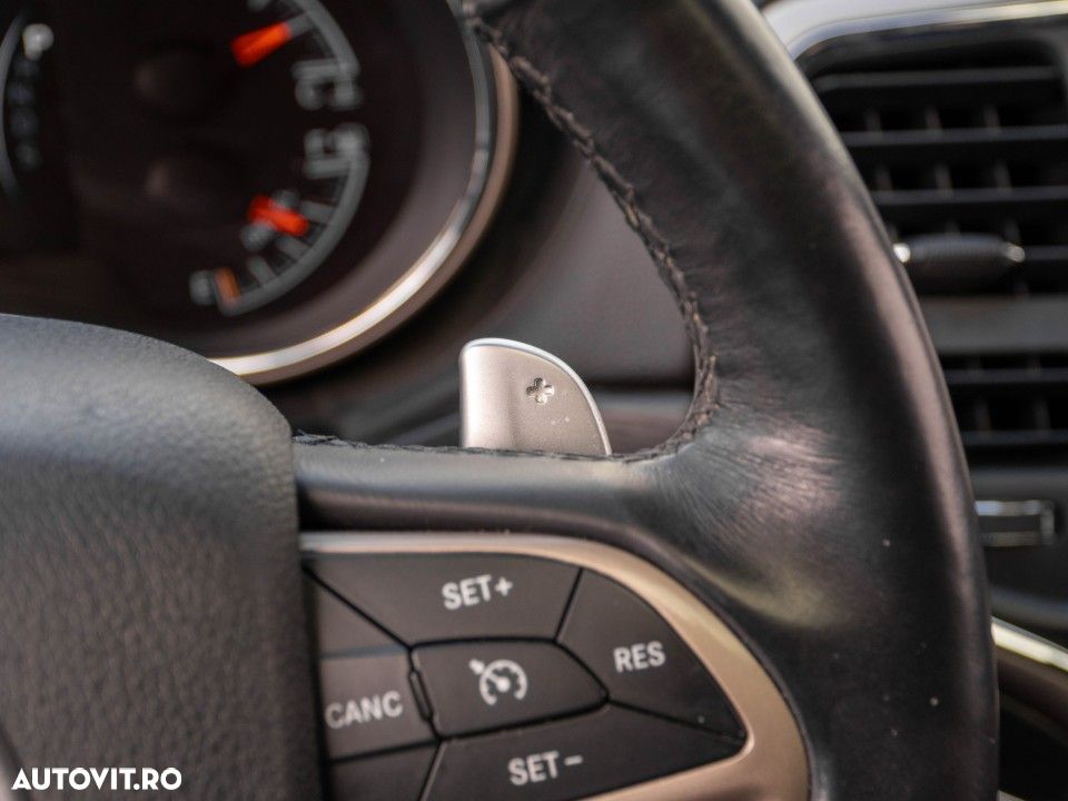 Jeep Grand Cherokee - 15