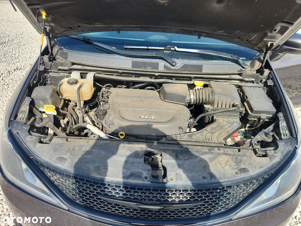 Chrysler Pacifica - 11