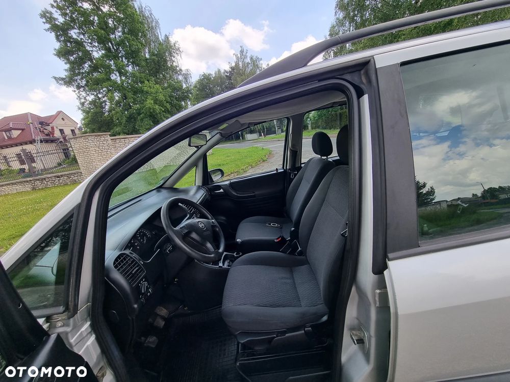 Opel Zafira 1.8 Njoy - 17