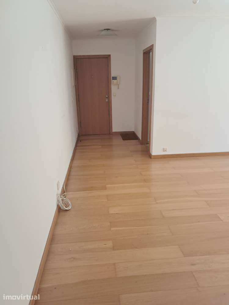 T2 Moderno c/ Varanda, Garagem, perto Metro. - Grande imagem: 3/22