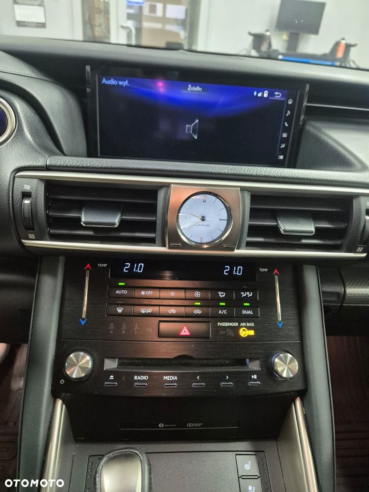 Lexus IS 300h F Sport EU6 - 13