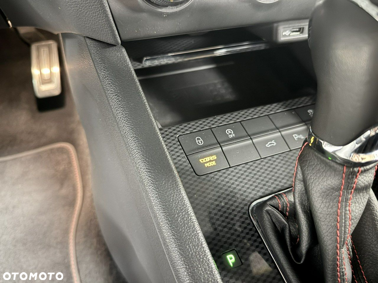 Skoda Octavia Combi 2.0 TDI DSG RS - 26