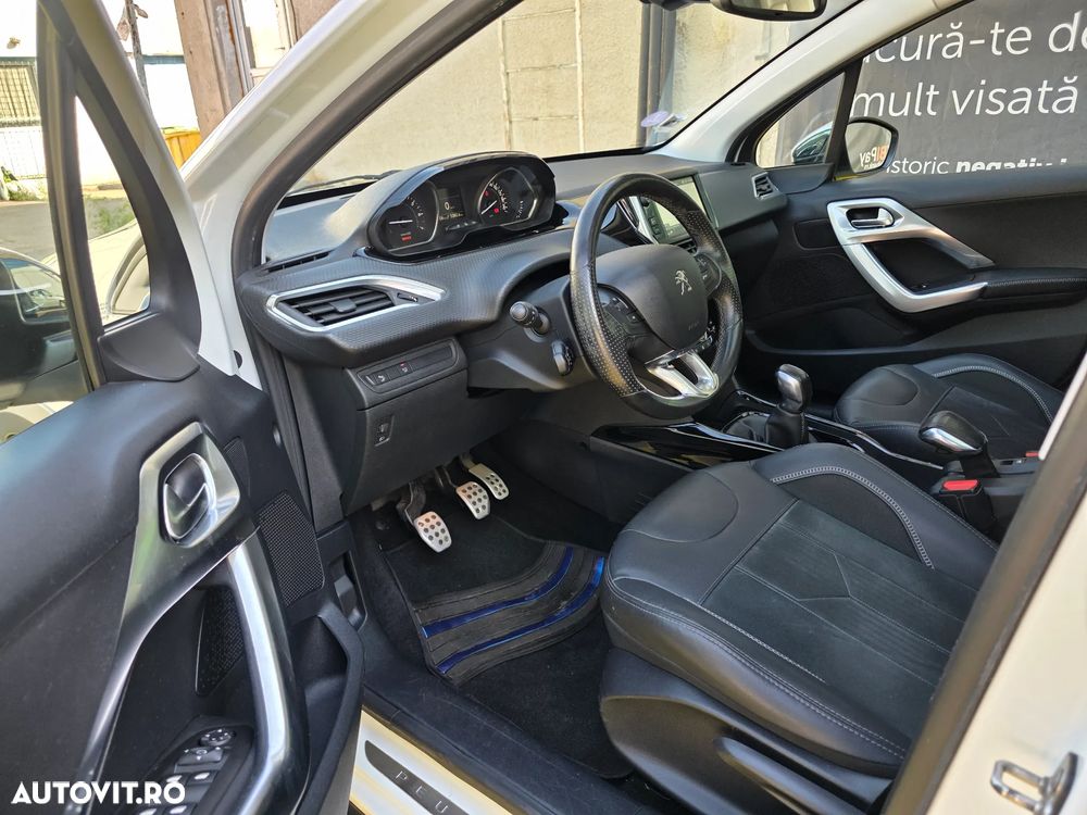 Peugeot 2008 1.2 PureTech Turbo Allure - 10
