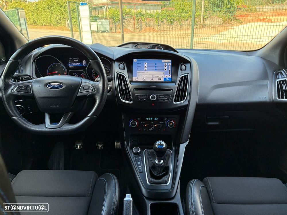 Ford Focus 2.3 EcoBoost RS - 29