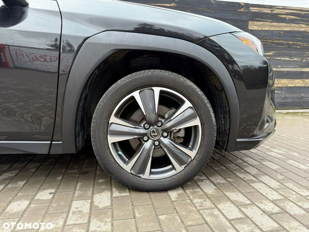 Lexus UX - 3