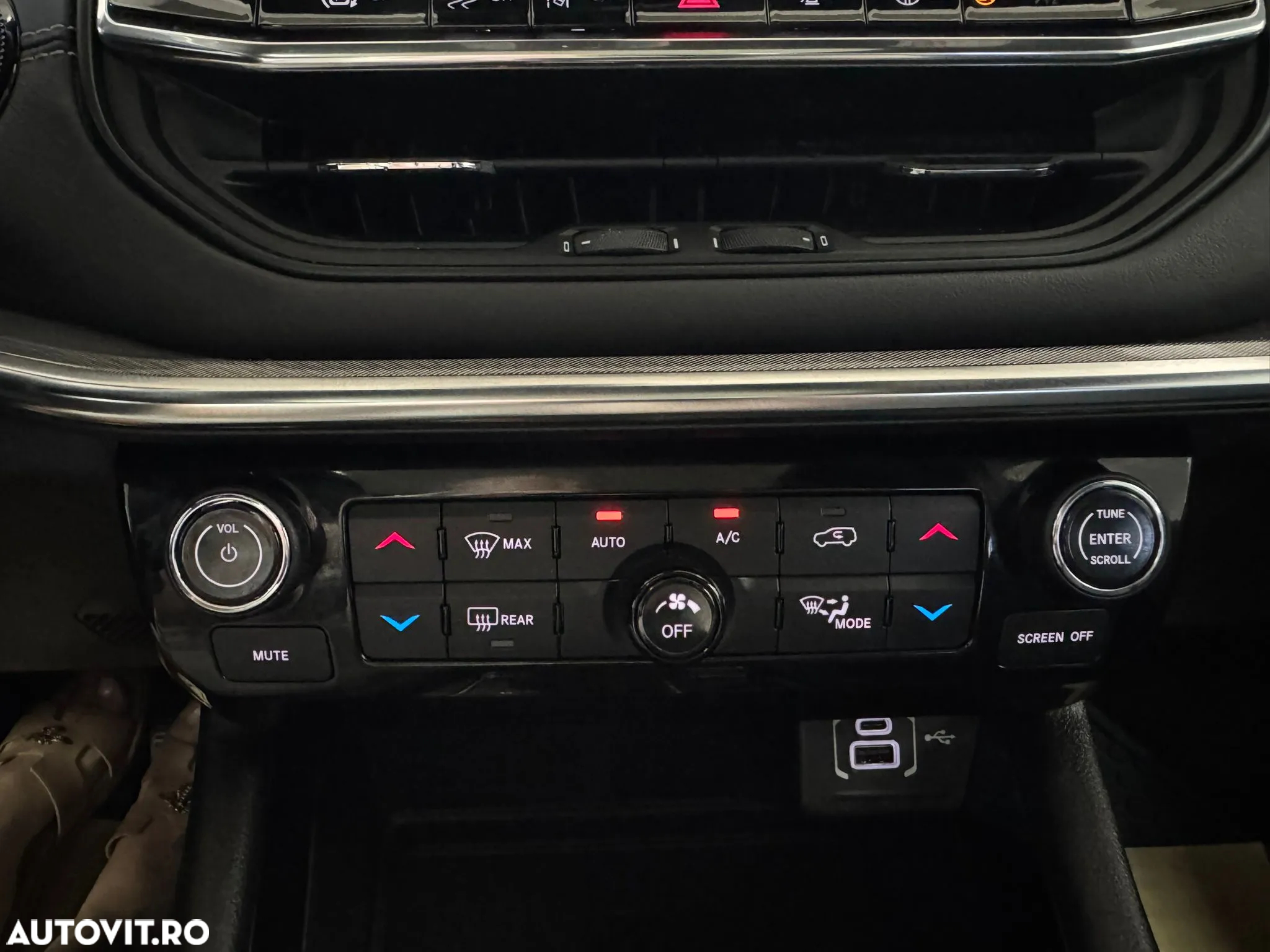 Jeep Compass 1.3 T4 4xe PLUG-IN HYBRID Automatik S - 28