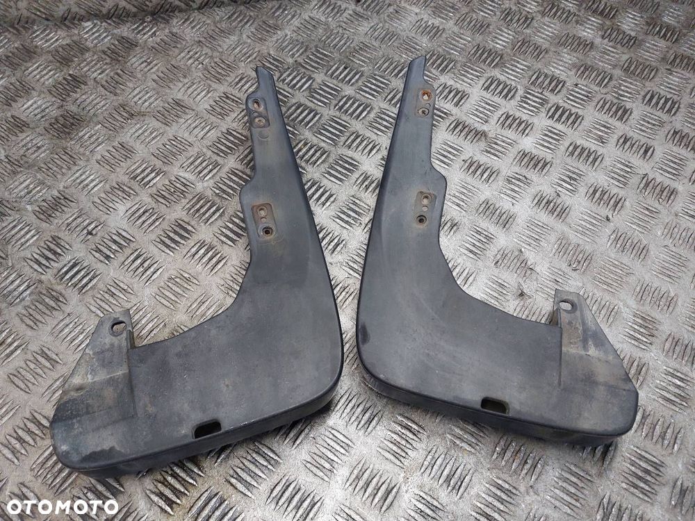 CHLAPACZ LEWY PRZÓD + PRAWY PRZÓD HONDA CR-V III B548P 75800-SWW-E000 - 2