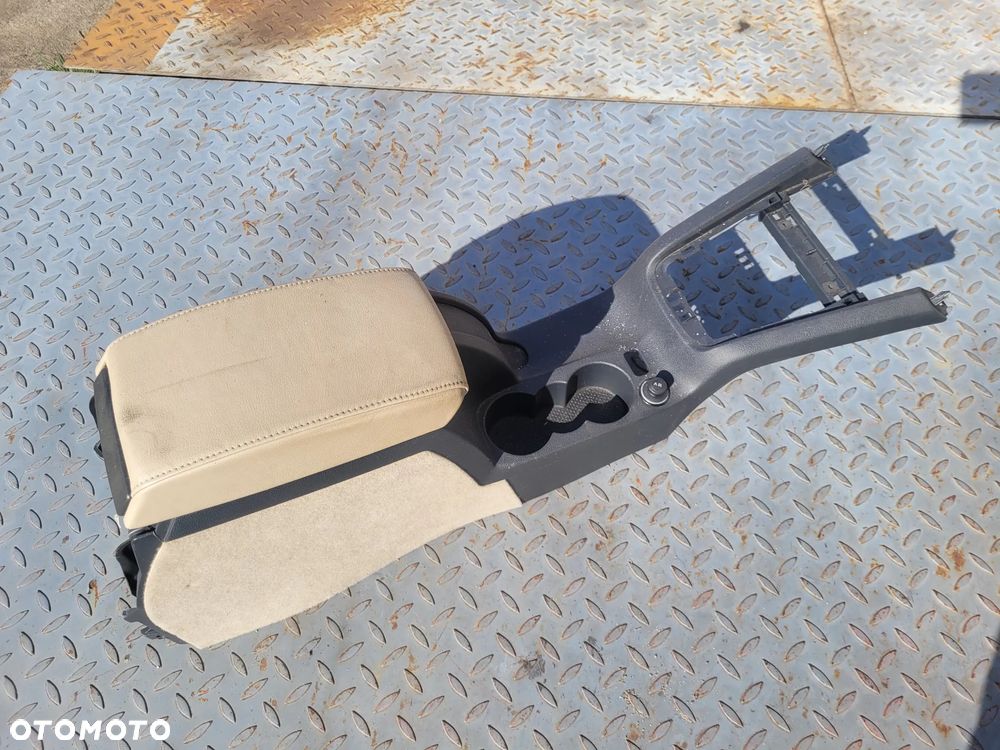 Podłokietnik tunel środkowy skórzany Skoda Octavia 2 II Europa 2007r - 2