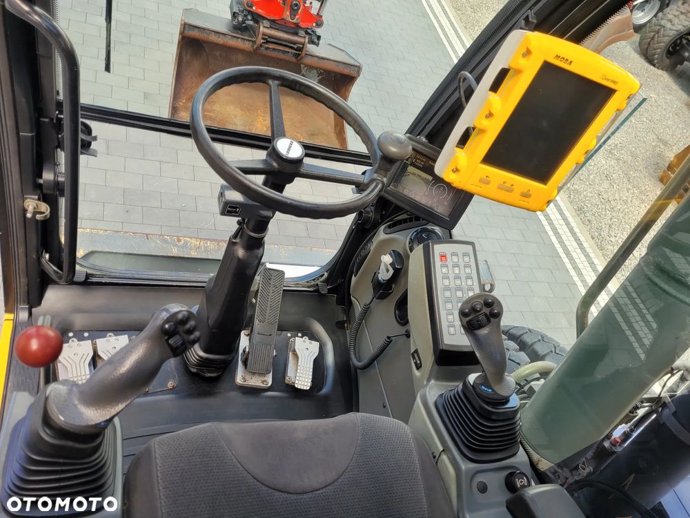 Liebherr A918 / ROTOTILT ze szczypcami / system niwelacji GPS 3D / - 18
