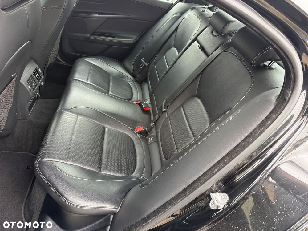 Jaguar XE 20d R-Sport - 12