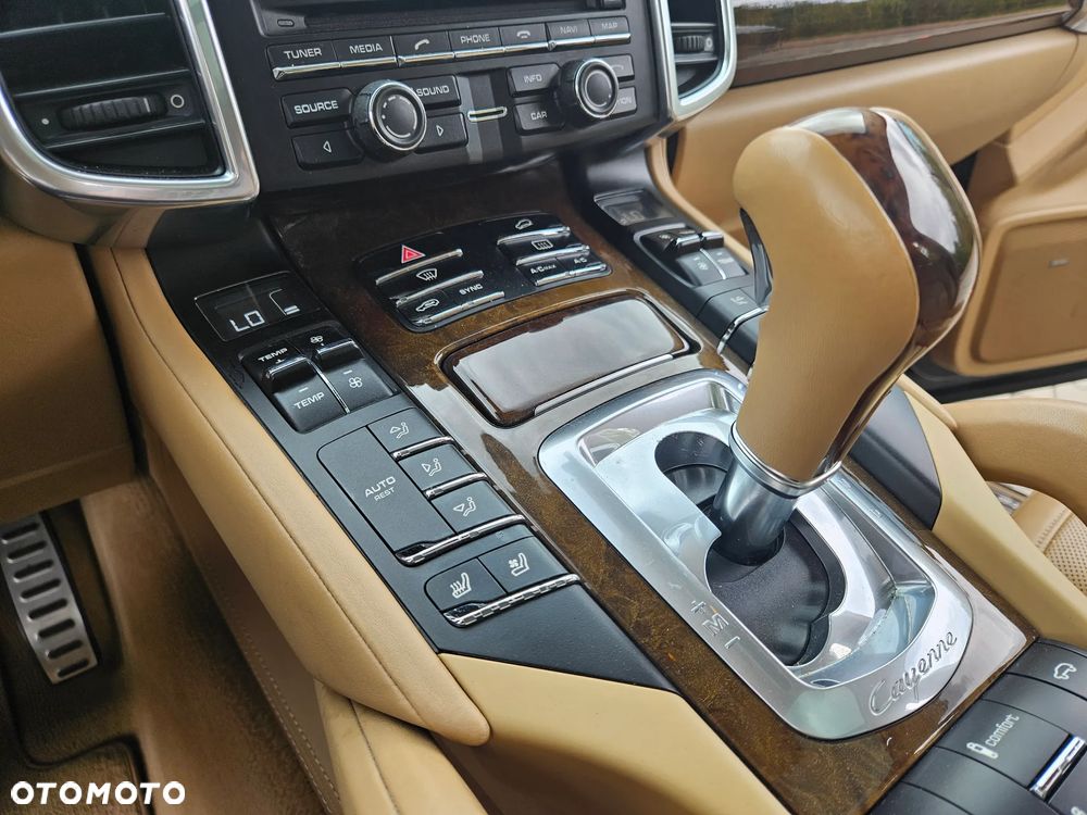 Porsche Cayenne - 34