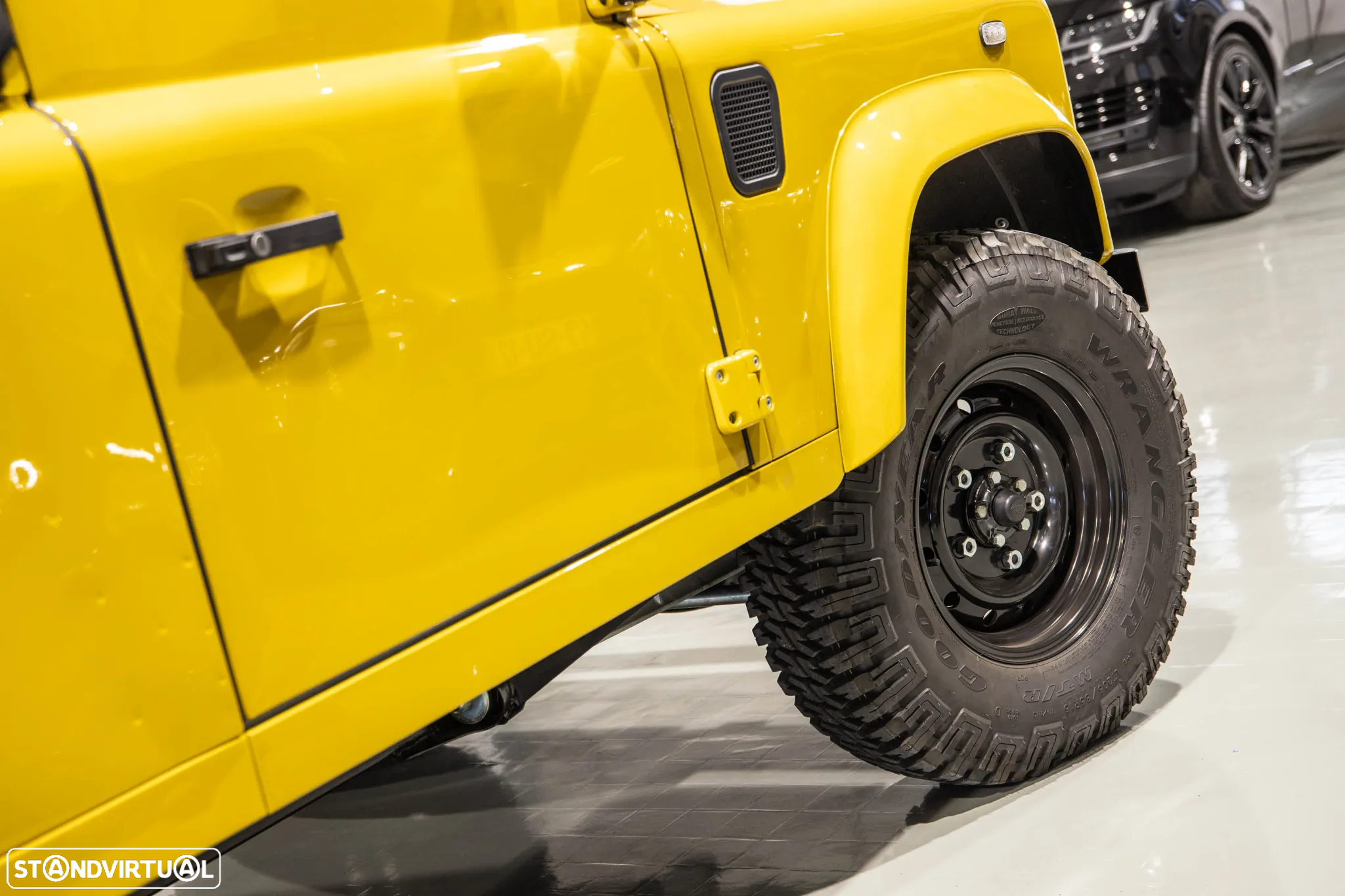 Land Rover Defender 90 SW 2.4 CRD E - 9