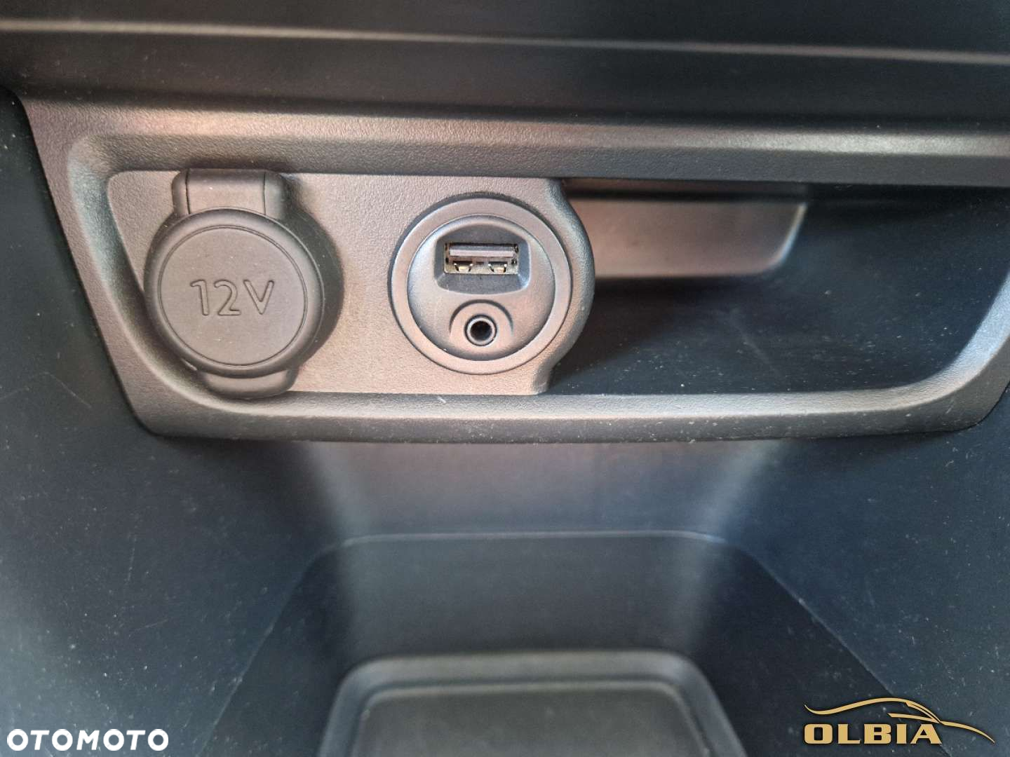 Peugeot 208 - 25