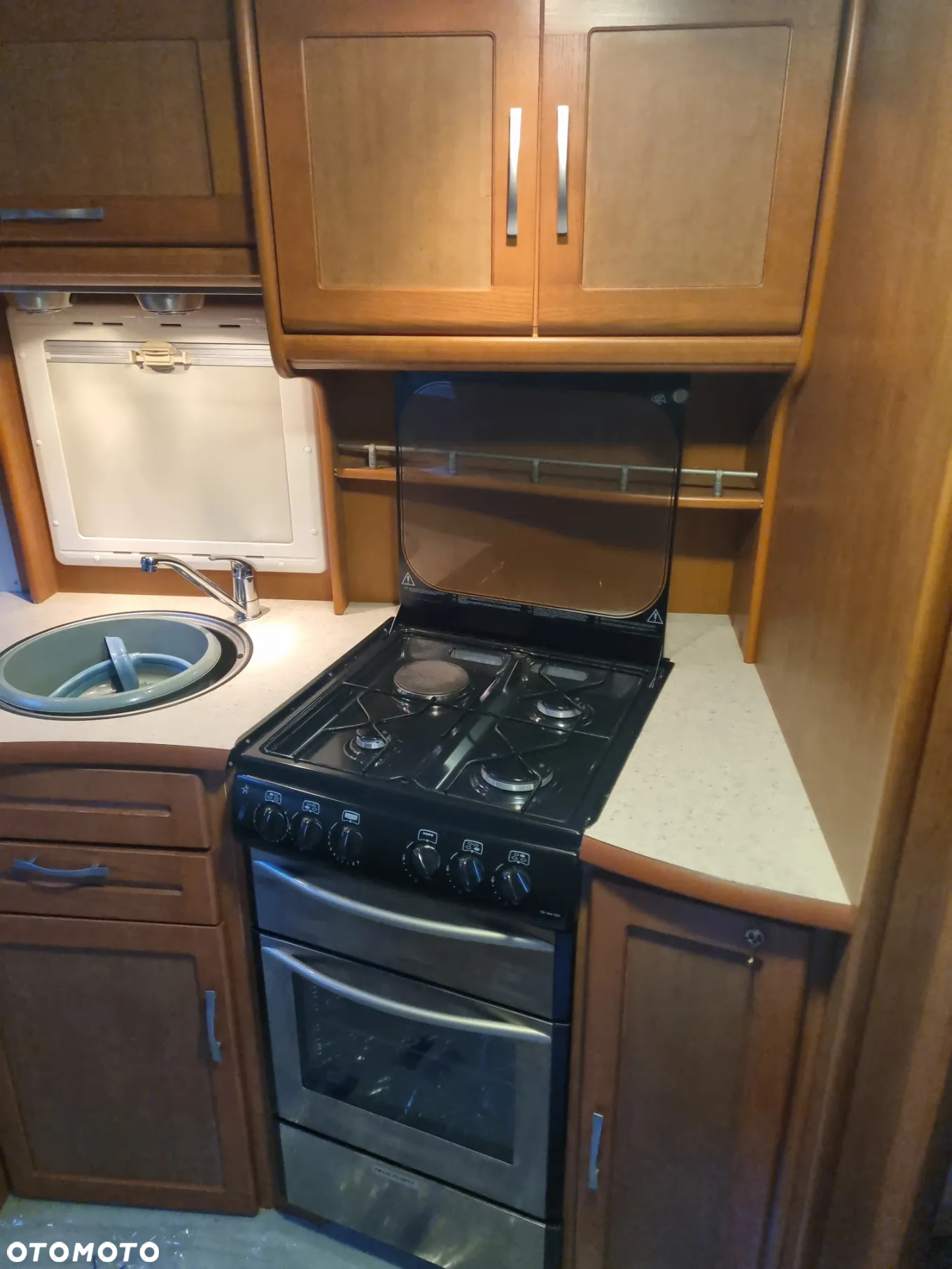 SWIFT Cameo Bessacarr 495 SL - 33