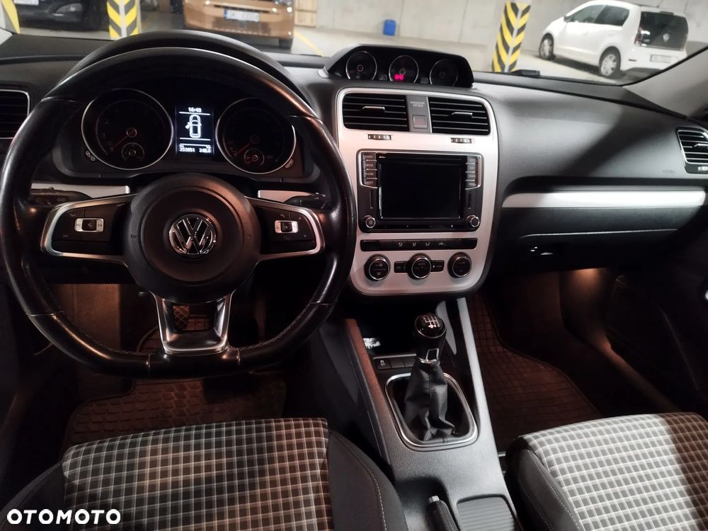 Volkswagen Scirocco 2.0 TSI BMT Perfectline R-Style - 11