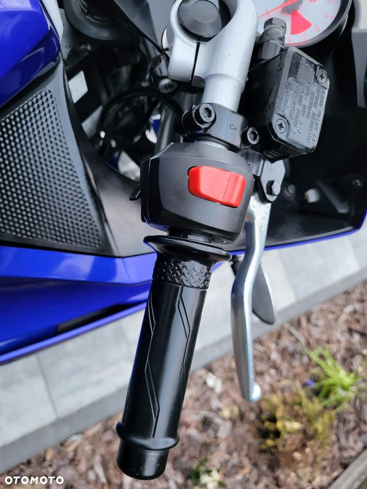 Yamaha YZF - 22