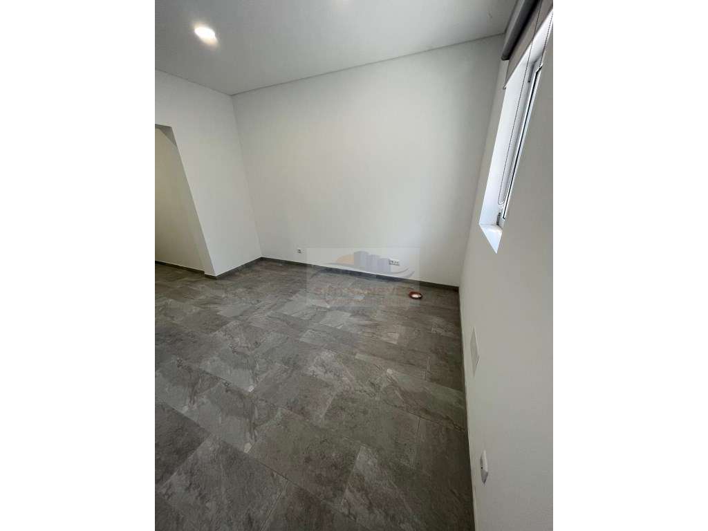 Apto T1 em RC Totalmente Remodelado à venda no Prior Velho, Sacavém... - Grande imagem: 4/17