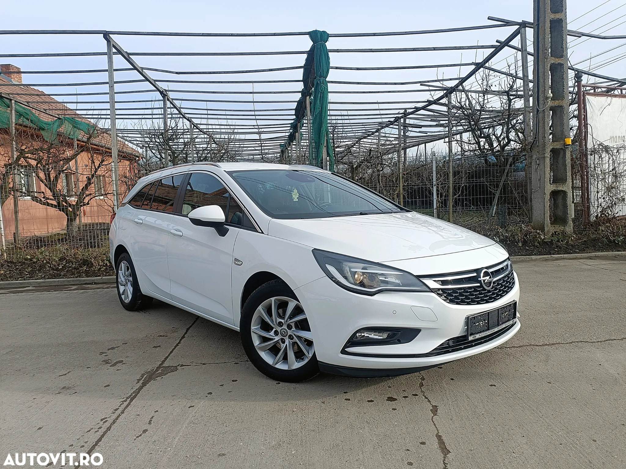 Opel Astra 1.6 CDTI ECOTEC ECOFlex Start/Stop Dynamic - 2