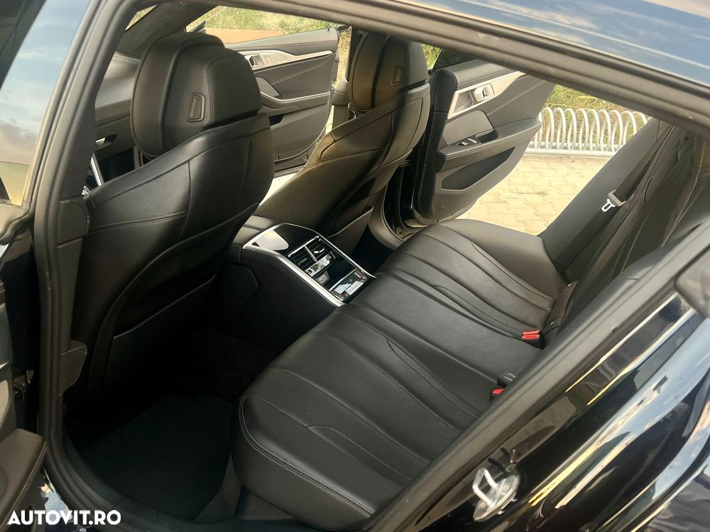 BMW Seria 8 840i - 12