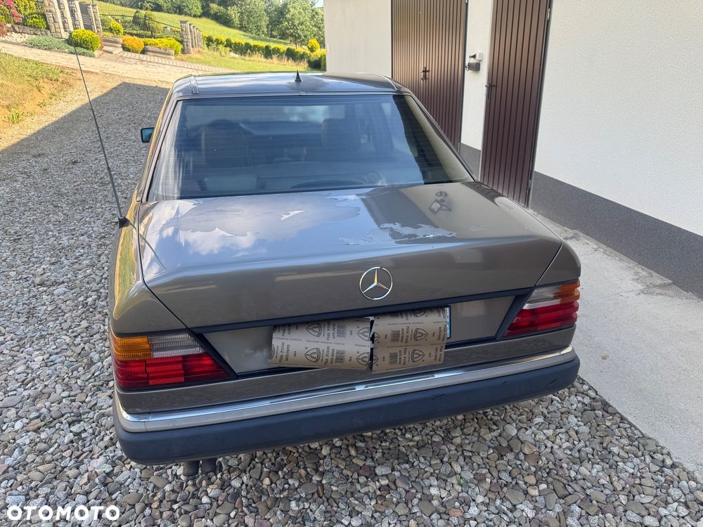 Mercedes-Benz W124 (1984-1993) - 11