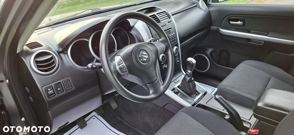 Suzuki Grand Vitara 2.0 Comfort + Family - 37
