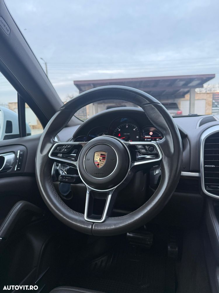 Porsche Cayenne - 26
