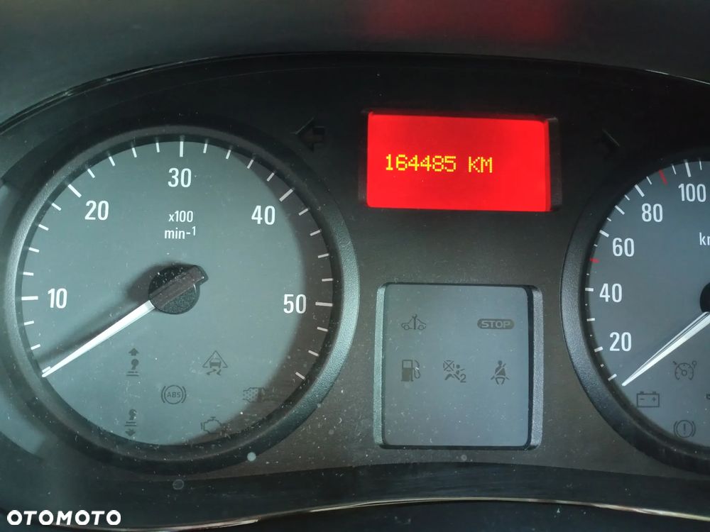 Opel VIVARO BLASZAK 2,0 - 7