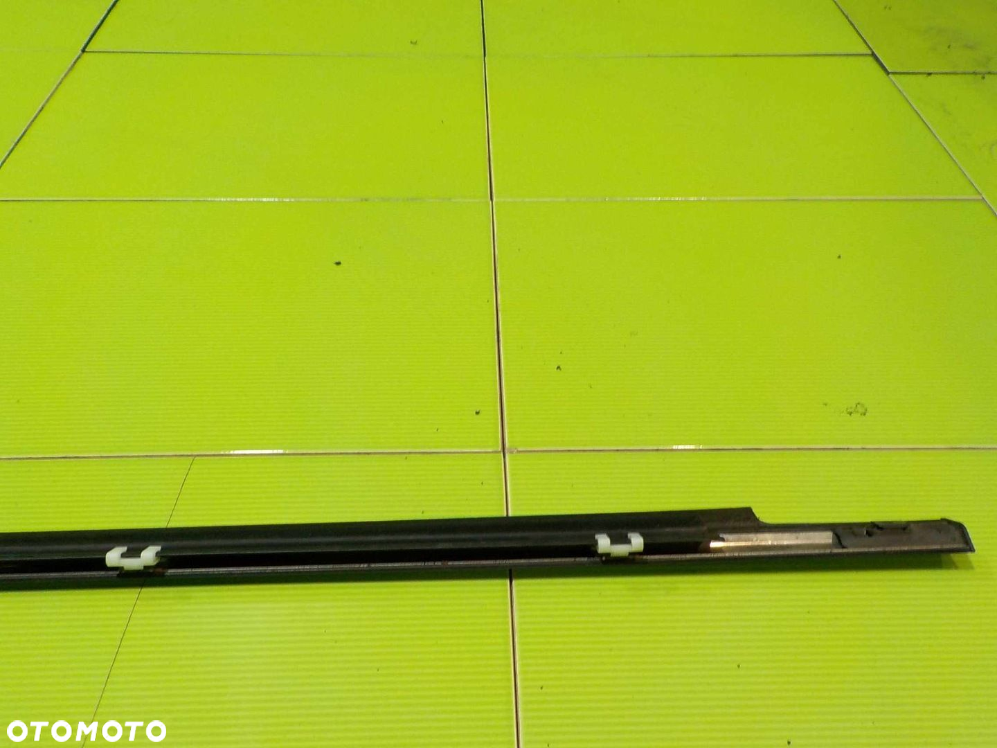 C-CROSSER 07-12 listwa zgarniajaca drzwi lewa tyl - 6