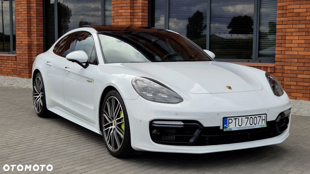Porsche Panamera 4 E-Hybrid - 1