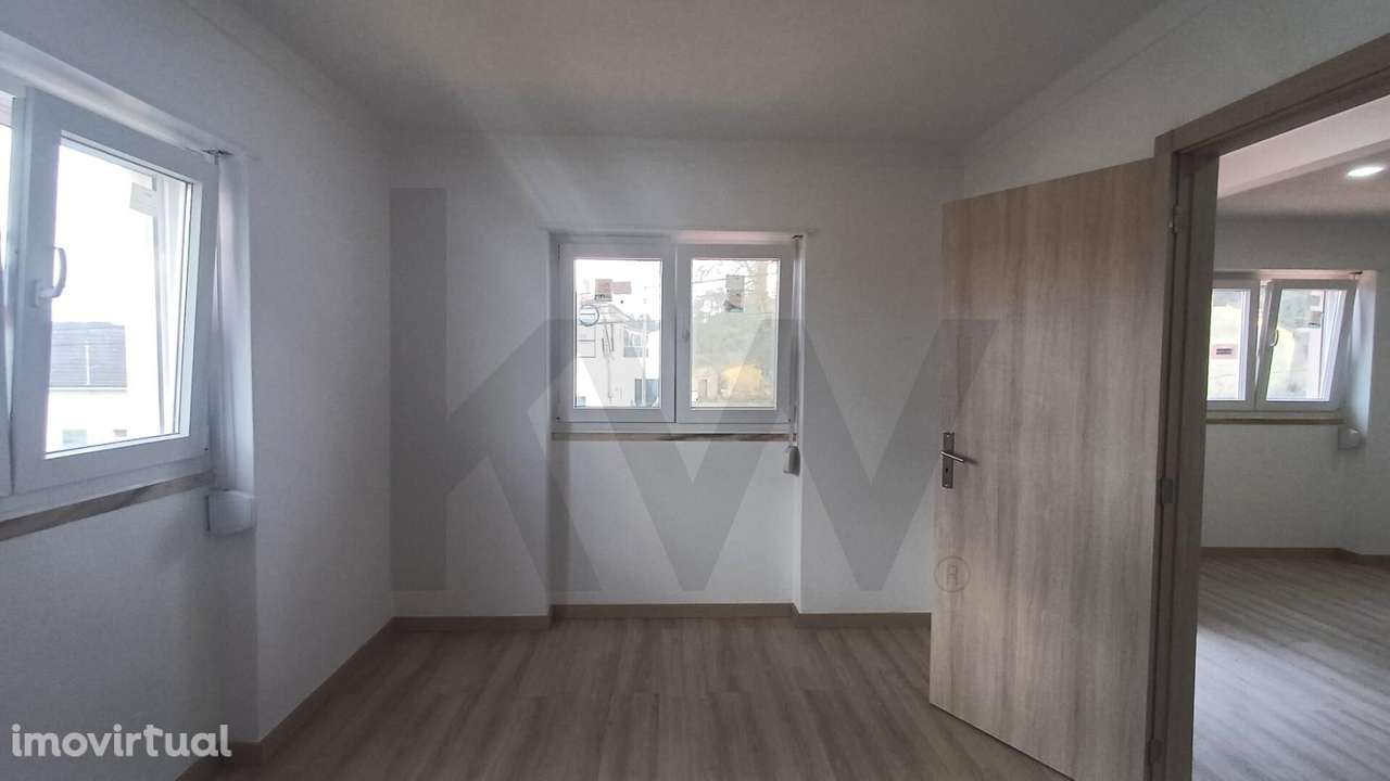 Moradia T3 + Anexo T0 + Sótão + Espaço Comercial – Caldas da Rainha - Grande imagem: 4/60