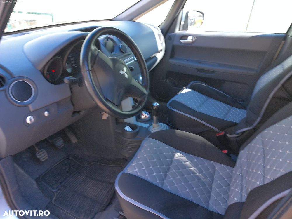 Mitsubishi Colt 1.5 Invite Edition Gold - 5