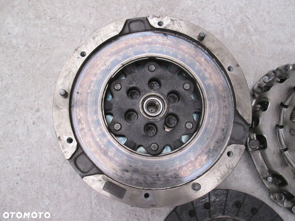 BMW F20 F21 F22 KOŁO DWUMASOWE SPRZĘGŁO M135i 135i 21207646088 21207638495 - 2